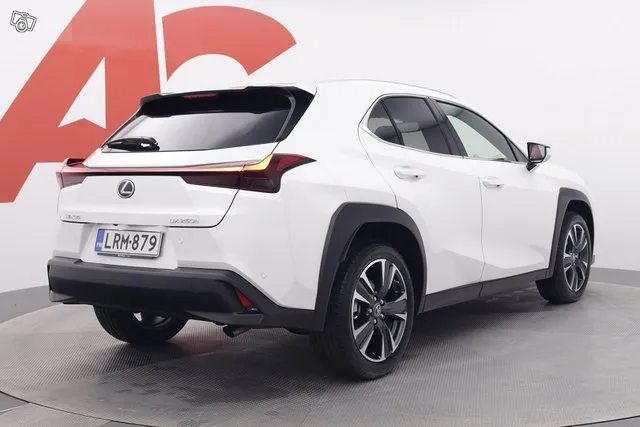 Lexus UX 250h Business Image 5